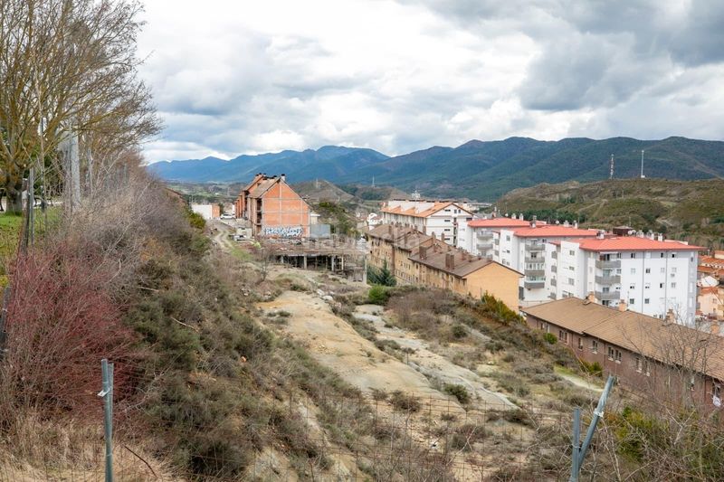 Foto 68f5010f-7c7a-4745-baec-7864bcc8ee5a. Edifici a La Guarguera Sabiñánigo