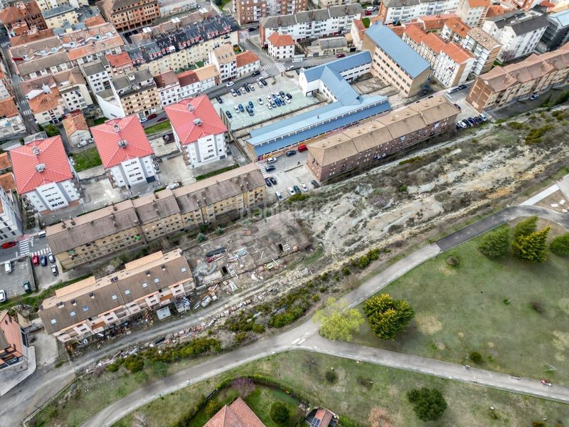 Foto 7c819603-23ff-43c6-a501-56ca07f1bf61. Edifici a La Guarguera Sabiñánigo