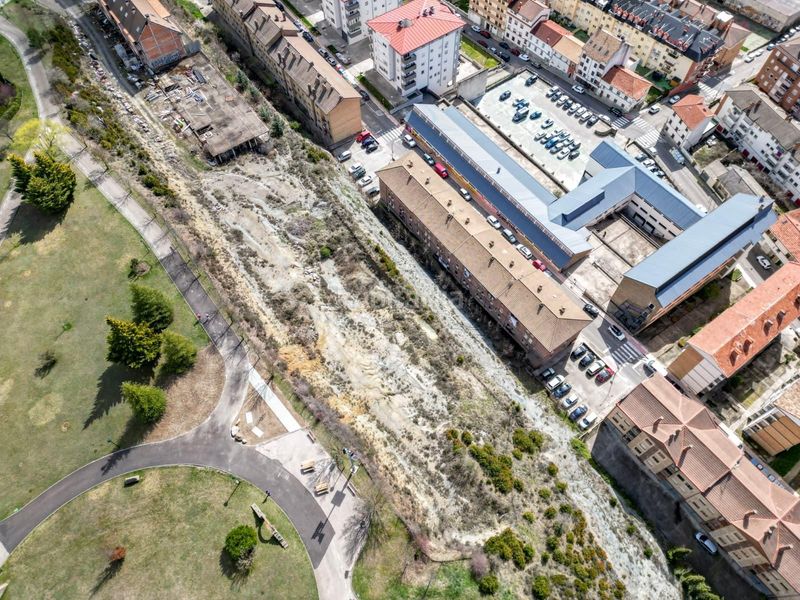 Foto b2049808-d56e-4cb8-99cd-1b0ffe620593. Edifici a La Guarguera Sabiñánigo