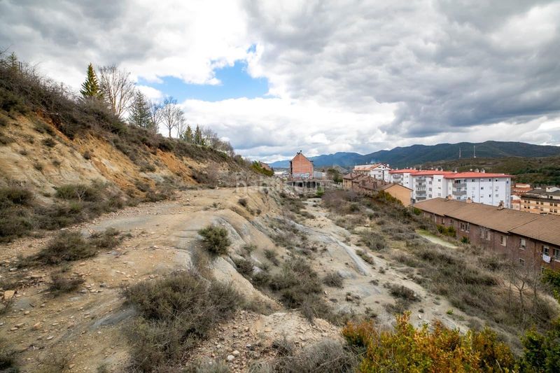 Foto ef1992b2-ece6-435d-9170-937e433abeeb. Edifici a La Guarguera Sabiñánigo