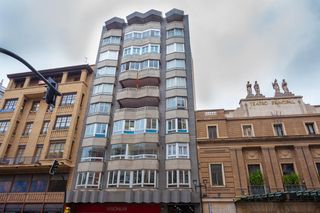 Rent Office space in Calle coso 55. Oficina junto a plaza españa con infinitas posibilidades