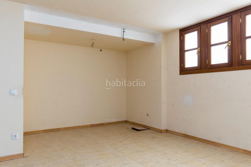 Foto cfe03d35-54a5-4c4f-9c1f-0c9f840fcb8e. Local comercial a Borja