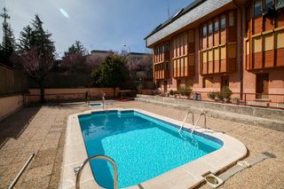 Appartamento  Calle ferial del. Coqueto piso con garaje, trastero y piscina en jaca  listo para