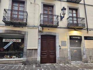 Penthouse  Calle mayor 10. Vivir en el coraz�n de jaca piso c�ntrico con encanto y todo a u