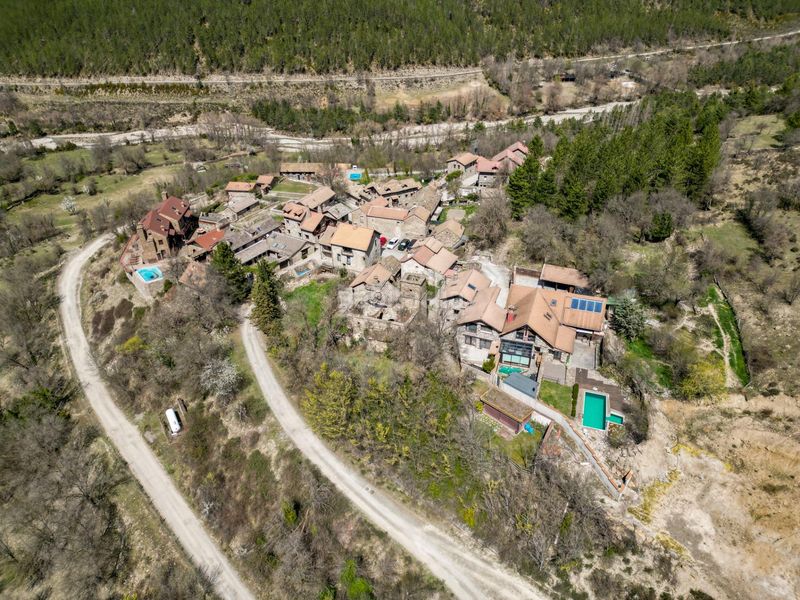 Foto a643bcaf-f65f-4eef-876b-5c142f7a9d45. Masia amb calefacció aparcament piscina a Poblaciones Norte Jaca