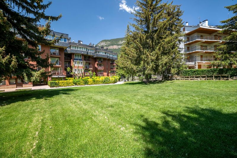 Foto 0c616211-2883-45da-91d2-6e53b749b6e3. Pis amb calefacció aparcament a Benasque