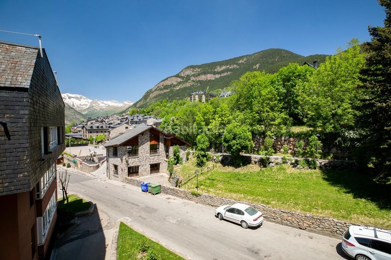 Foto b7353ebb-8422-4191-b97f-4d22917edece. Pis amb calefacció aparcament a Benasque