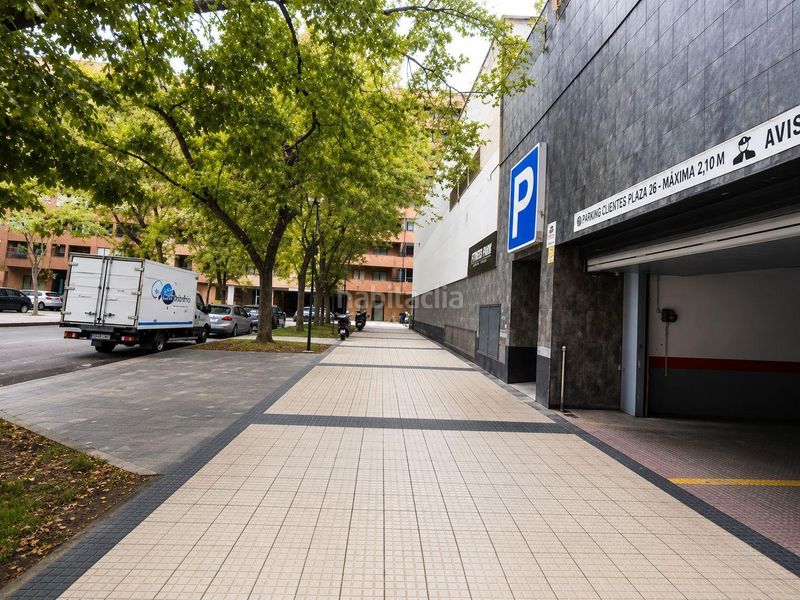Foto 10c5f825-2a22-45c9-bc70-2e2894af12a7. Aparcament cotxe a Parque de los Cineastas Zaragoza