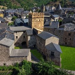 Masia  Calle calle ministro cornel. Casa juste una joya patrimonial única en el corazón del  pirineo