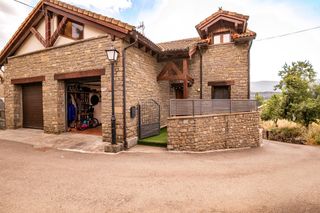 Chalet in Unica pardinilla 1. Casa  con alma en el corazón del pirineo