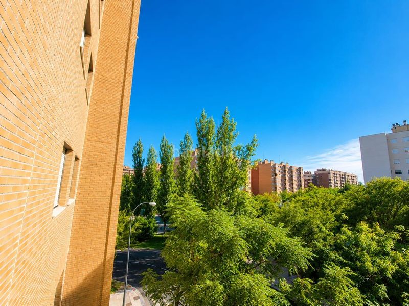 Foto f61d0dc8-e190-41f1-ad5d-2b572a64d714. Etagenwohnung mit heizung in Parque de los Cineastas Zaragoza