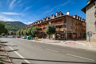 Duplex in Benasque. Dúplex en benasque con licencia de alquiler turístico