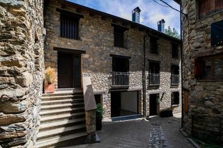 Bauernhof in Sahún. Casa con jardín en sahún