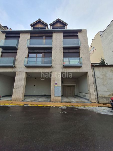 Foto a87b8979-d1b5-4620-acf1-ed32c4821d0e. Posto auto in ejercito 28 in sardas - puente de Sabiñánigo Sabiñánigo