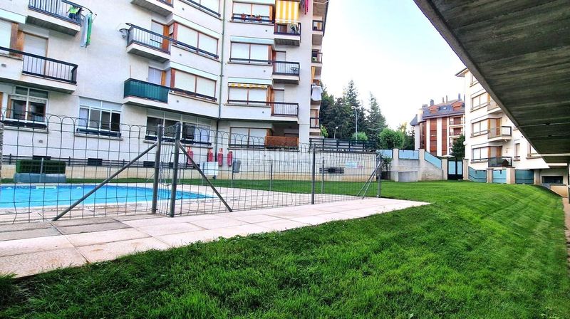 Foto 0c1f1df6-e626-4332-a360-1d7dcd4820d2. Lloguer pis amb calefacció aparcament piscina a Membrilleras - Levante Jaca