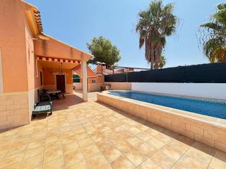 Xalet en Montroy. Se vende chalet en montroy  pacheco y torrens