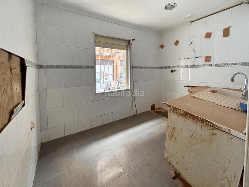 Foto edd30a43-6343-400b-beed-a935be362165. Planta baixa amb aparcament a Plaza Xúquer Paiporta