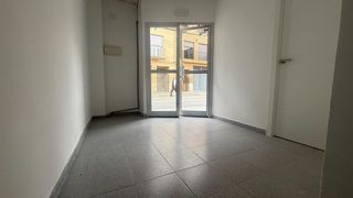Miete Geschäftsraum in Plaza Xúquer. Excelente local con 4 despachos de buen tamaño