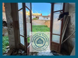 House in Zona Concordia. Se vende espectacular casa en el centro de burjassot sobre parce