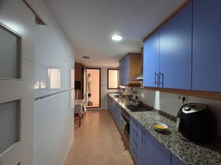 Location Appartement à Plaza Xúquer. Se alquila piso de 2 habitaciones con garaje.