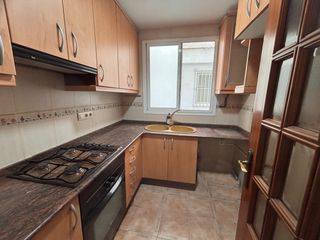 Rent Flat in Natzaret. Se alquila piso de 2 habs. con ascensor
