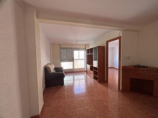 Lloguer Pis a Plaza Xúquer. Vivienda de tres habitaciones