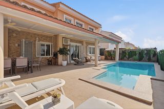 Casa aparellada a El Vedat - Santa Apolonia. Espectacular vivienda unifamiliar con piscina, placas solares y