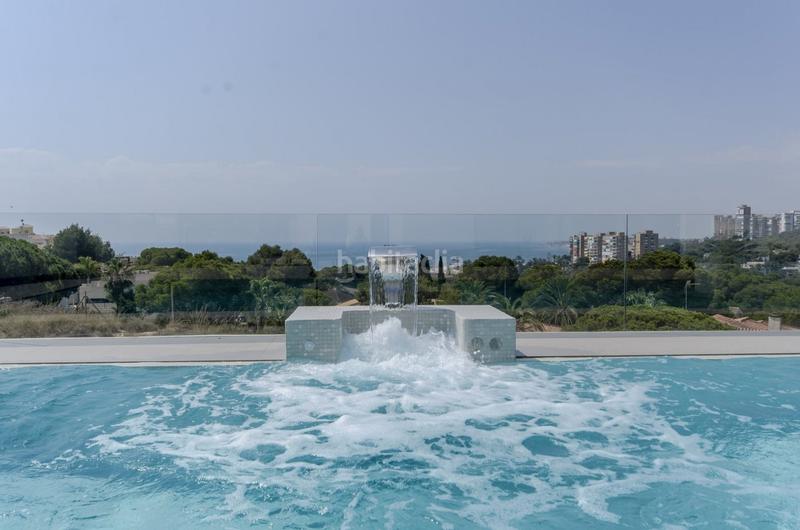 Foto 2a519062-8c81-4bd5-b570-26b634e3ac43. Xalet amb aparcament piscina a Campoamor Orihuela