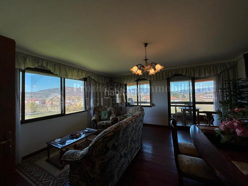 Foto 27bd5618-ed38-4aed-ab23-552bac569796. Chalet cómoda casa al lado en Verín