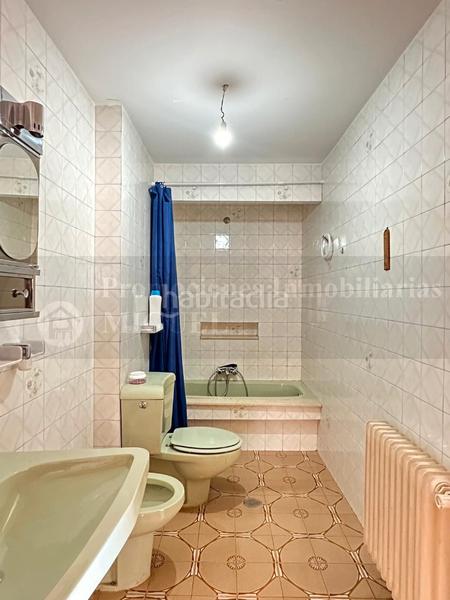 Foto 09168333-b624-4ad2-9c44-ea02a777d8c6. Piso  céntrico con gran potencial en Verín