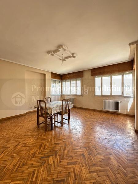 Foto 72beb7d4-2ec5-4e66-b427-2eacd4a7e8fe. Piso  céntrico con gran potencial en Verín