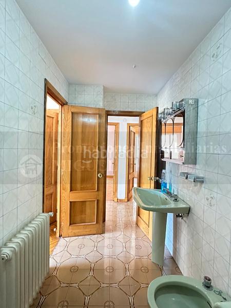 Foto 95ce04e7-e996-4fbb-b55c-42b35eb78402. Piso  céntrico con gran potencial en Verín