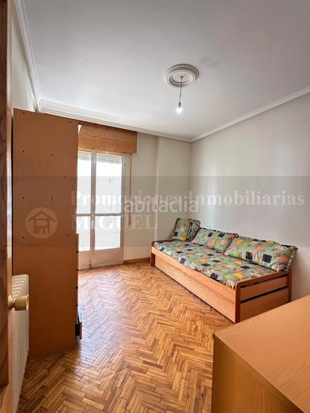 Foto c1a73905-73d3-452c-91b7-ad1f222a4b09. Piso  céntrico con gran potencial en Verín