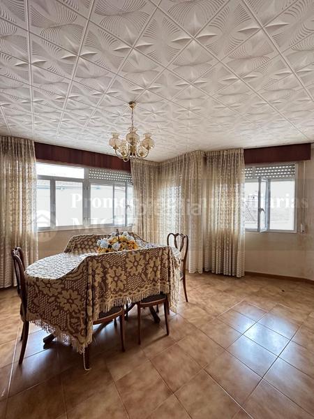 Foto 1c7bf16b-e19d-4aa0-97d3-b945f11cdaff. Edifici a Verín