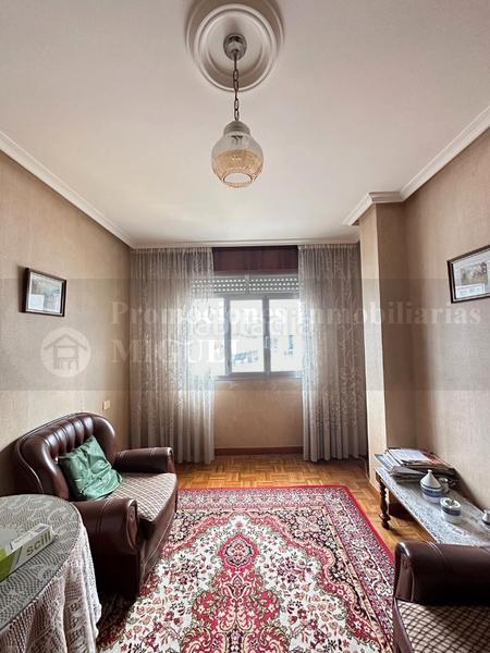 Foto 81841341-9870-414d-9a37-d09799544935. Edifici a Verín