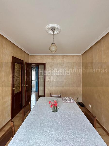 Foto b234473d-21b6-4623-836d-8ef97aefa210. Edifici a Verín