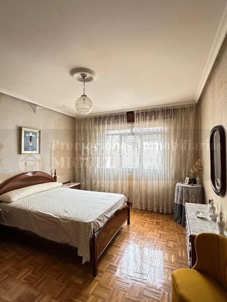 Foto cd4ff7a9-a38a-45f9-811a-b3dd2bc73687. Edifici a Verín