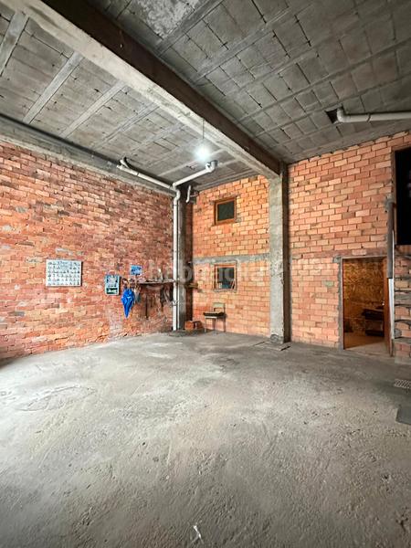 Foto cfec719f-1857-4e07-b963-4c74b02e66fd. Edifici a Verín