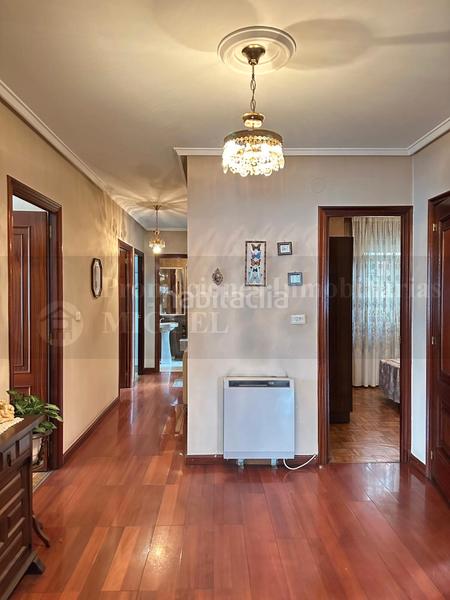 Foto e42e44d7-29b5-435b-84da-72c41cd678c8. Edifici a Verín