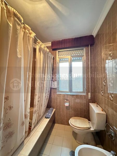 Foto ebbe9302-a9c2-402b-9ad1-55e1a8f6c2a1. Edifici a Verín