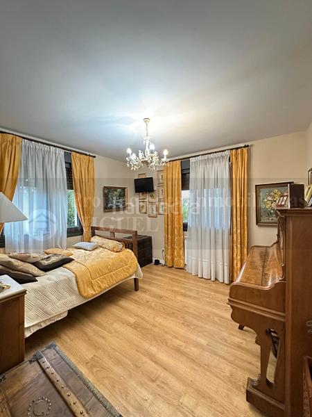 Foto 1f063963-6ab1-425f-81a0-f75c4499e283. Chalet avec cheminée chauffage parking piscine dans Verín