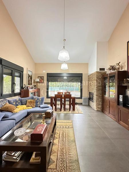 Foto 5bd741ab-32ea-4e4f-bffd-bb4def7b79f3. Chalet avec cheminée chauffage parking piscine dans Verín