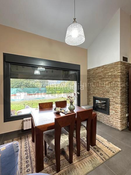 Foto 61d32596-de6b-4d23-896b-fafc648578b3. Chalet avec cheminée chauffage parking piscine dans Verín