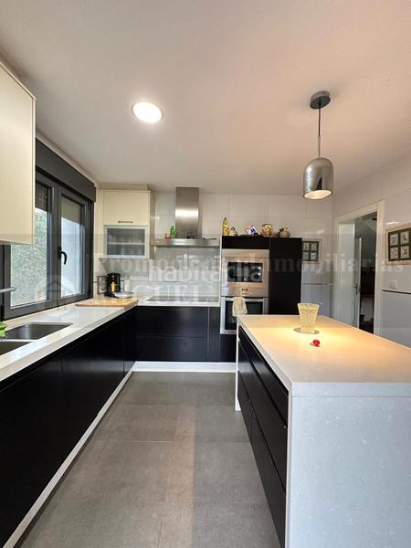 Foto b7d5105f-c28b-404c-b8a0-8617b84294ff. Chalet avec cheminée chauffage parking piscine dans Verín