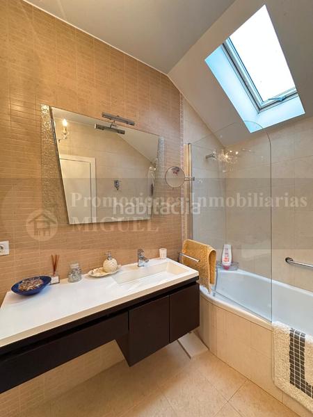 Foto fbfb99f6-7eb2-4596-9a1b-c0a7d2d87fa1. Chalet avec cheminée chauffage parking piscine dans Verín