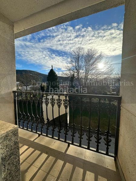 Foto a3de9ebc-d124-41b6-8f2f-cd667686be59. Casa a Laza