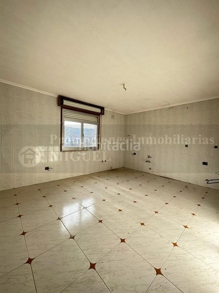 Foto e8afcbb1-2d98-488a-91d2-64df5fa58ab2. Casa a Laza