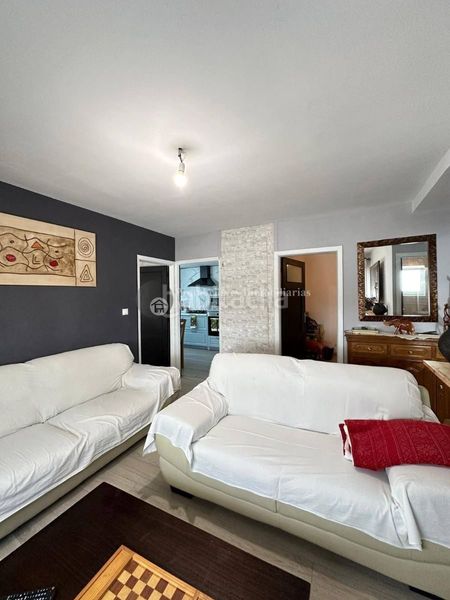 Foto 35a702b5-803b-4581-8777-8457aae82bf5. Casa aparellada amb aparcament a Verín