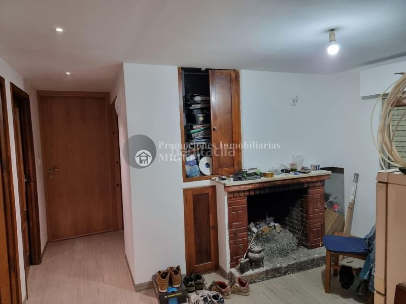 Foto b3d475a4-c840-4929-983f-3e4027e9ed24. Casa aparellada amb aparcament a Verín