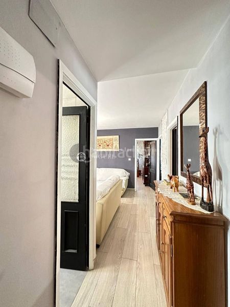 Foto bfe0fe98-f122-4897-91e8-959932e04de8. Casa aparellada amb aparcament a Verín